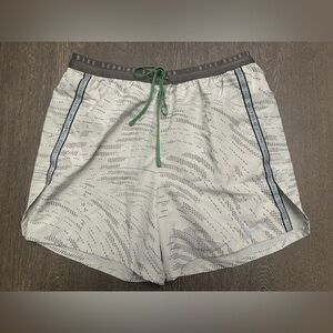 NWOT NIKE GREY RUNNING ATHLETIC SHORTS - Size Small SKU:553